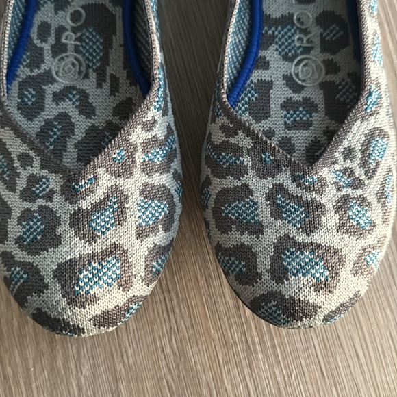 Rothy’s Grey Blue Spotted Leopard Flats - Picture 4 of 6